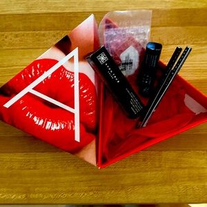 Avon Lipstick kit,1 nourishing lipstick, two lipliners and lip gloss mirror.